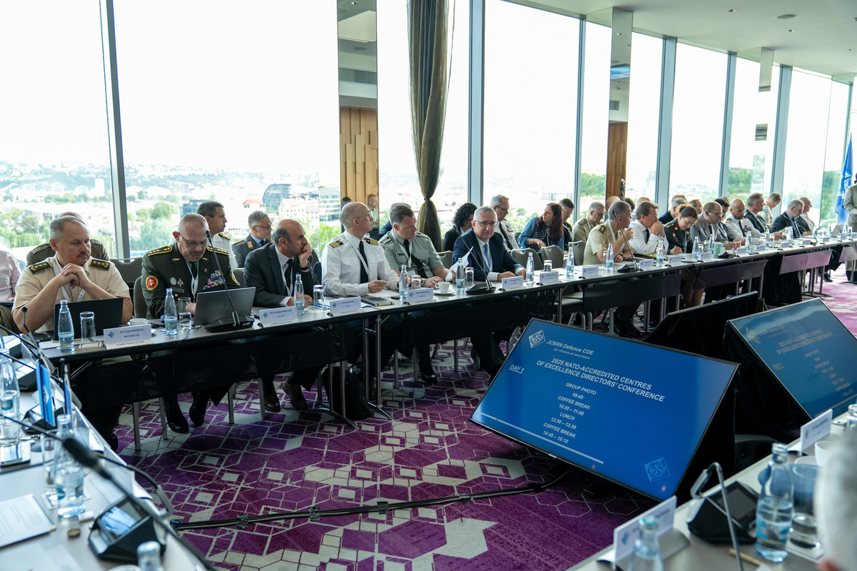 Foto: Na konferenci se sešlo nejen 30 ředitelů COE, ale také zástupci NATO organizací | act.nato.int