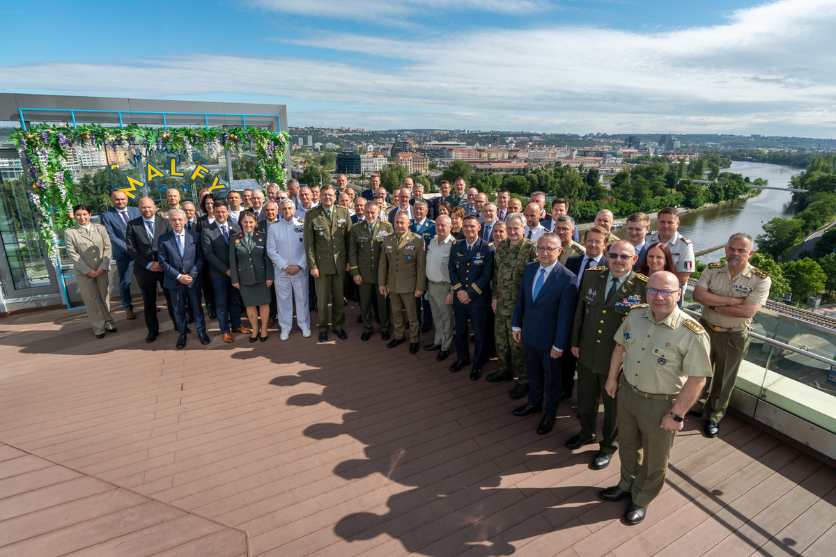 Foto: Konference se zúčastnilo 100 % NATO COE společně se zástupci z osmi NATO organizací | act.nato.int