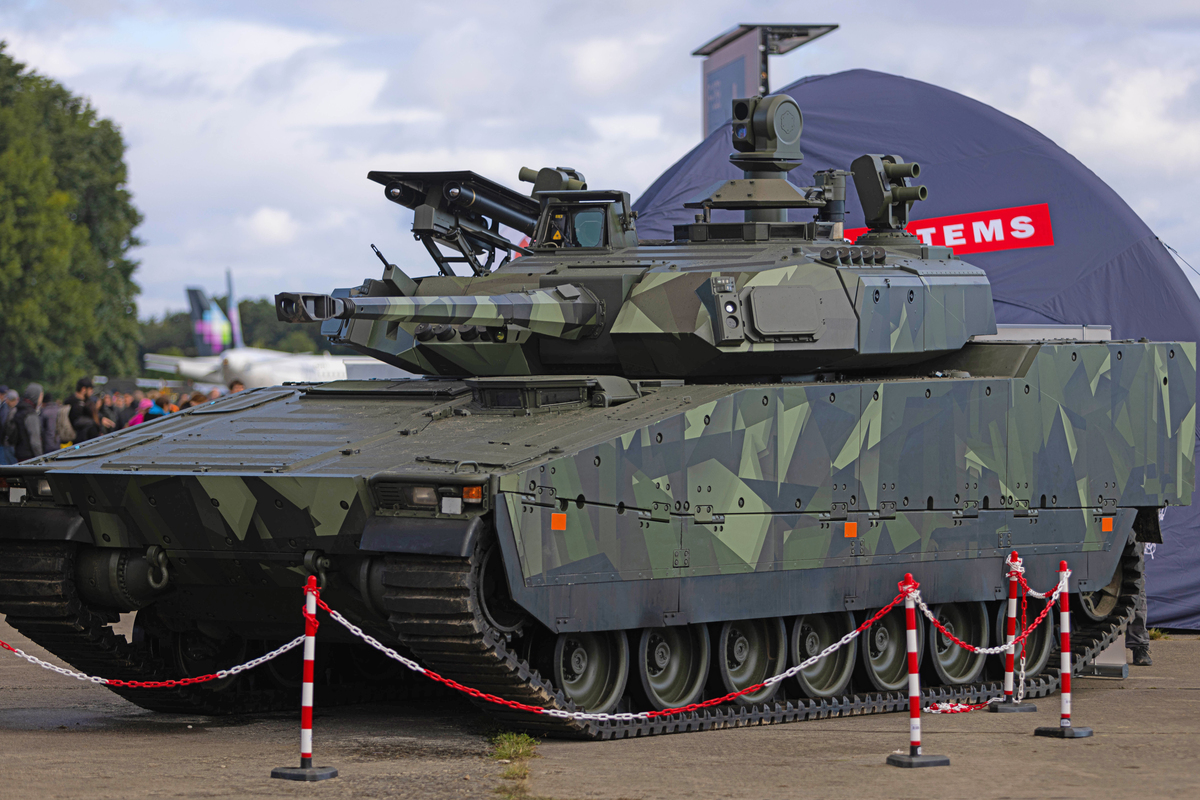 Foto: Letošní Dny NATO symbolicky zahájí výstřel z pásového BVP CV90 | Jagello 2000