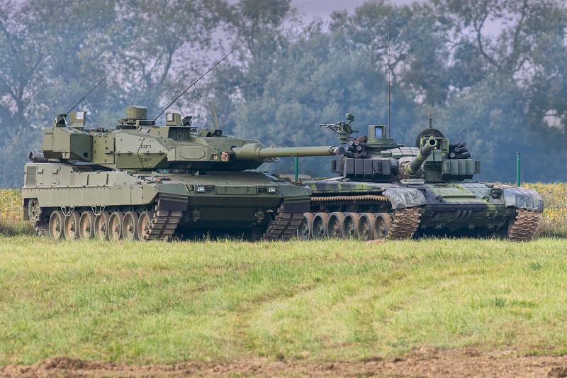 Foto: Leopard 2 A7 a T-72M4 CZ | Jan Suchánek / CZ DEFENCE