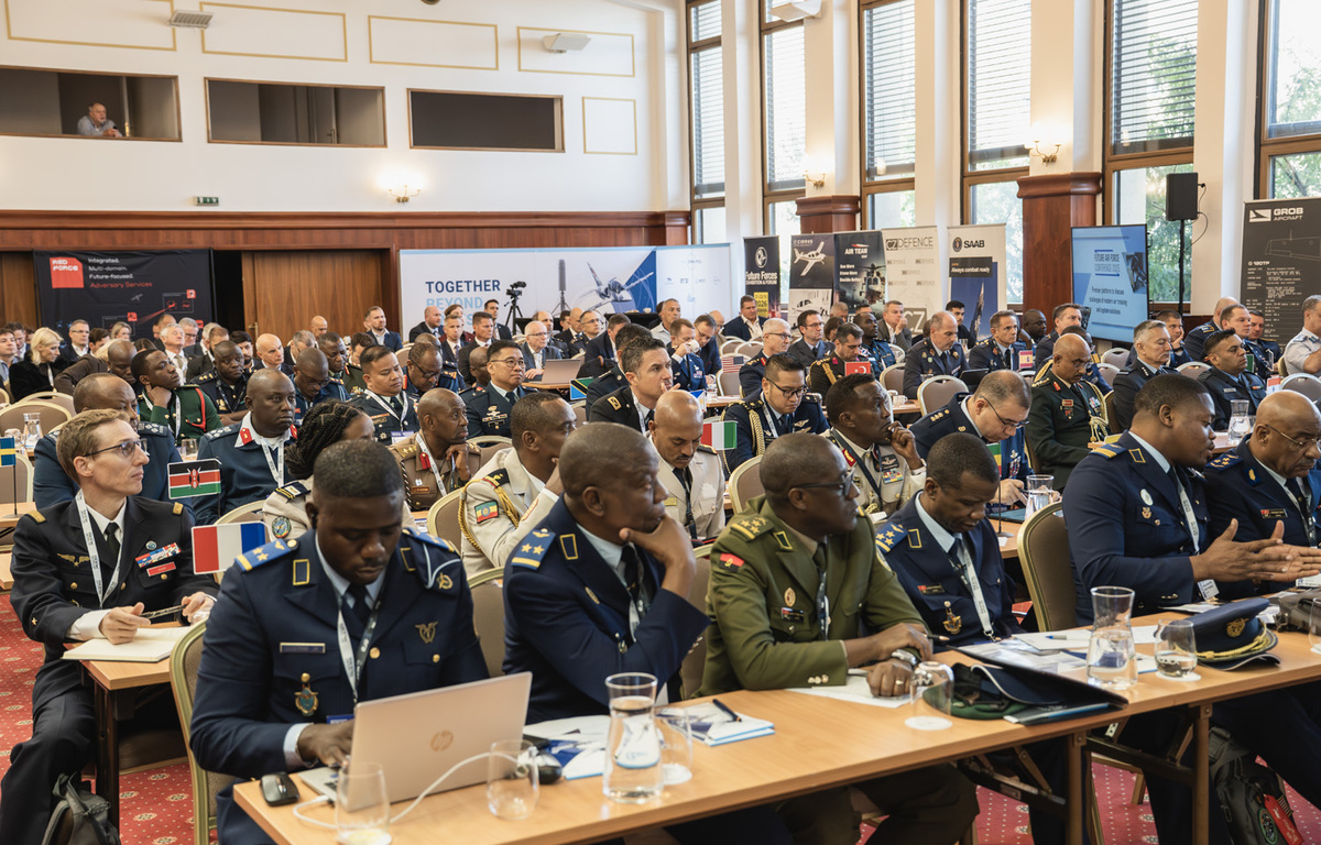 Foto: Konference tak potvrdila svůj mezinárodní význam i schopnost přitáhnout klíčové osobnosti letectva a obranného sektoru | Michal Pivoňka / CZ DEFENCE