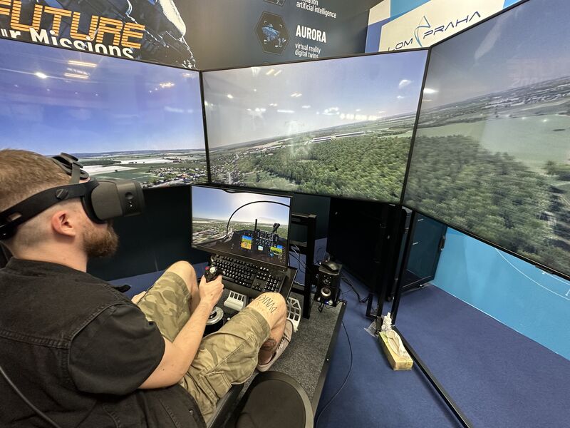 Foto: Společnost VR Group do Bratislavy přivezla rekonfigurovatelný simulátor pro letouny L-39NG a L-159 | Michal Pivoňka / CZ DEFENCE
