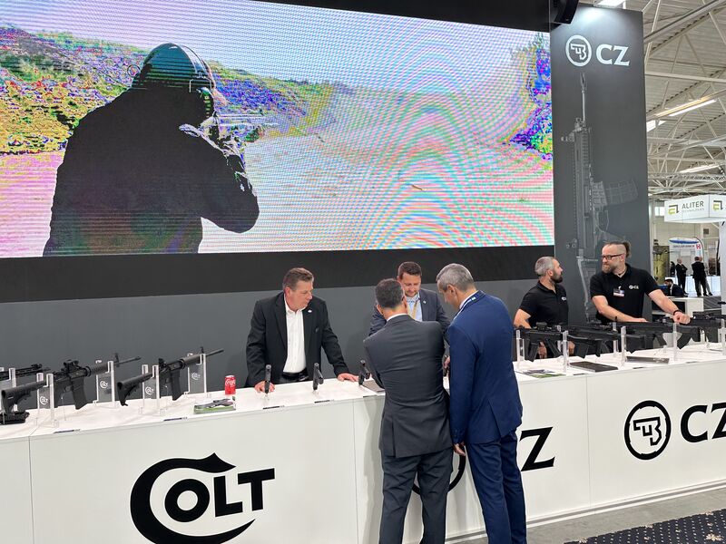 Foto: Stánek holdingu Colt CZ Group | Michal Pivoňka / CZ DEFENCE