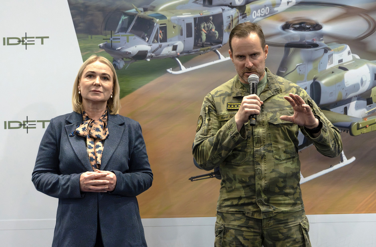 Foto: Na tiskové konferenci jsme také oslovili ministryni obrany Janu Černochovou a náčelníka Generálního štábu AČR arm. gen. Karla Řehku. | Michal Pivoňka / CZ DEFENCE