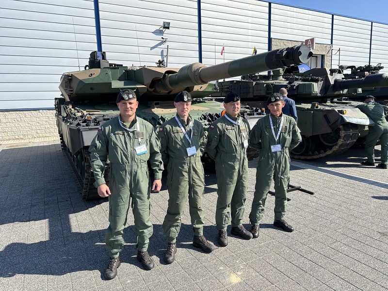 Foto: Polská osádka tanku Leopard 2PL | Michal Pivoňka / CZ DEFENCE