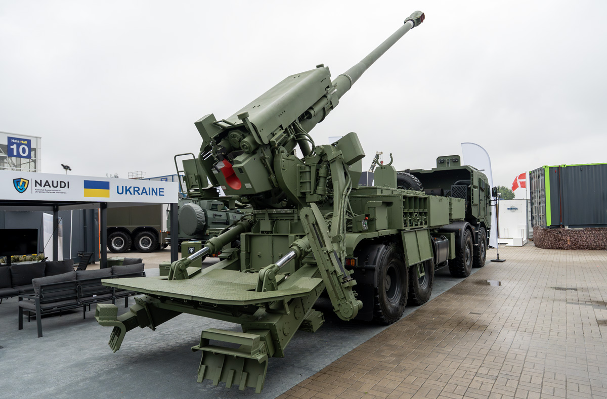 Foto: Ukrajinská 155mm samohybná houfnice Bohdana na podvozku Tatra 8x8 | Michal Pivoňka / CZ DEFENCE