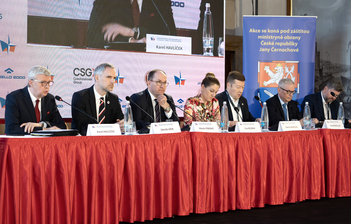 Foto: Součástí konference Naše bezpečnost není samozřejmost byla také diskuse zástupců všech parlamentních politických stran | Michal Pivoňka / CZ DEFENCE